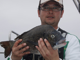 ���[